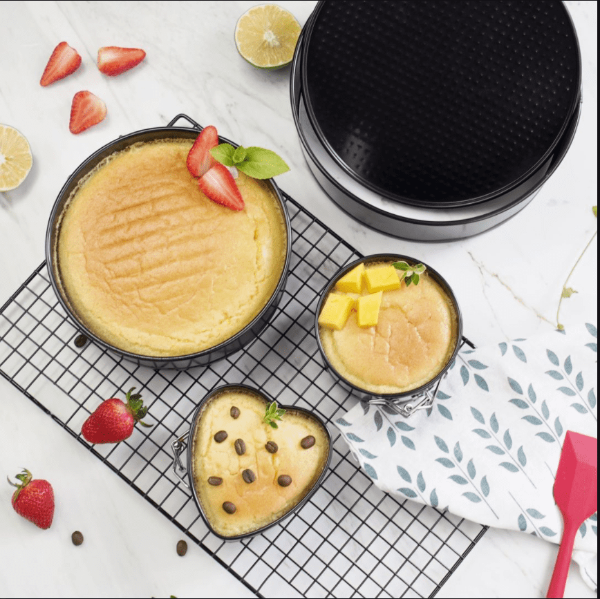 Set of 4 Springfoam Round Cake Tin.